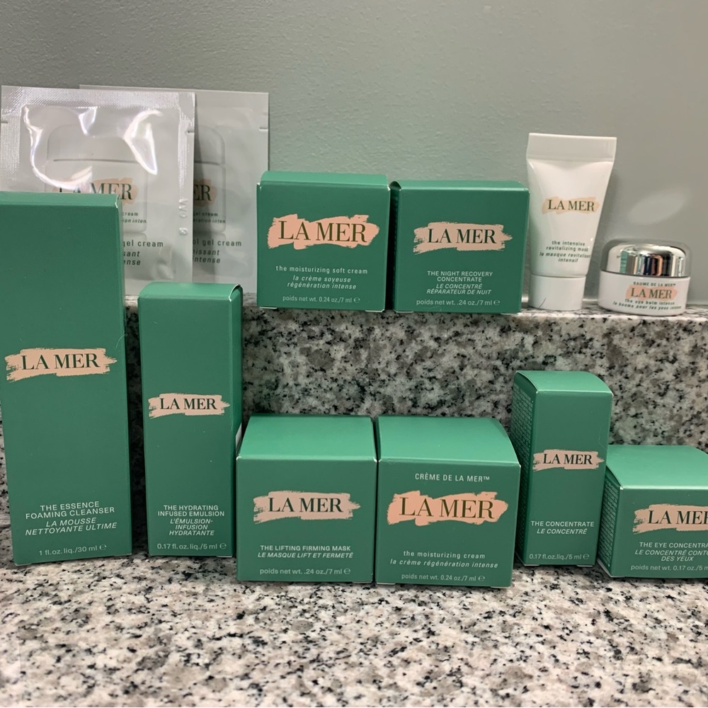 10 Piece La Mer Skincare Set & 2 La Mer Travel Cases.